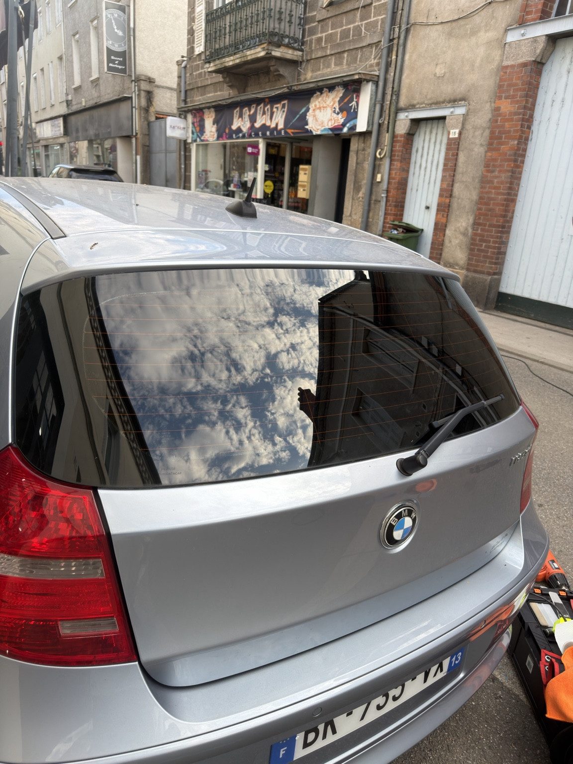 BMW Série 1 — lunette arrière teintée, intervention à domicile Skinwraps