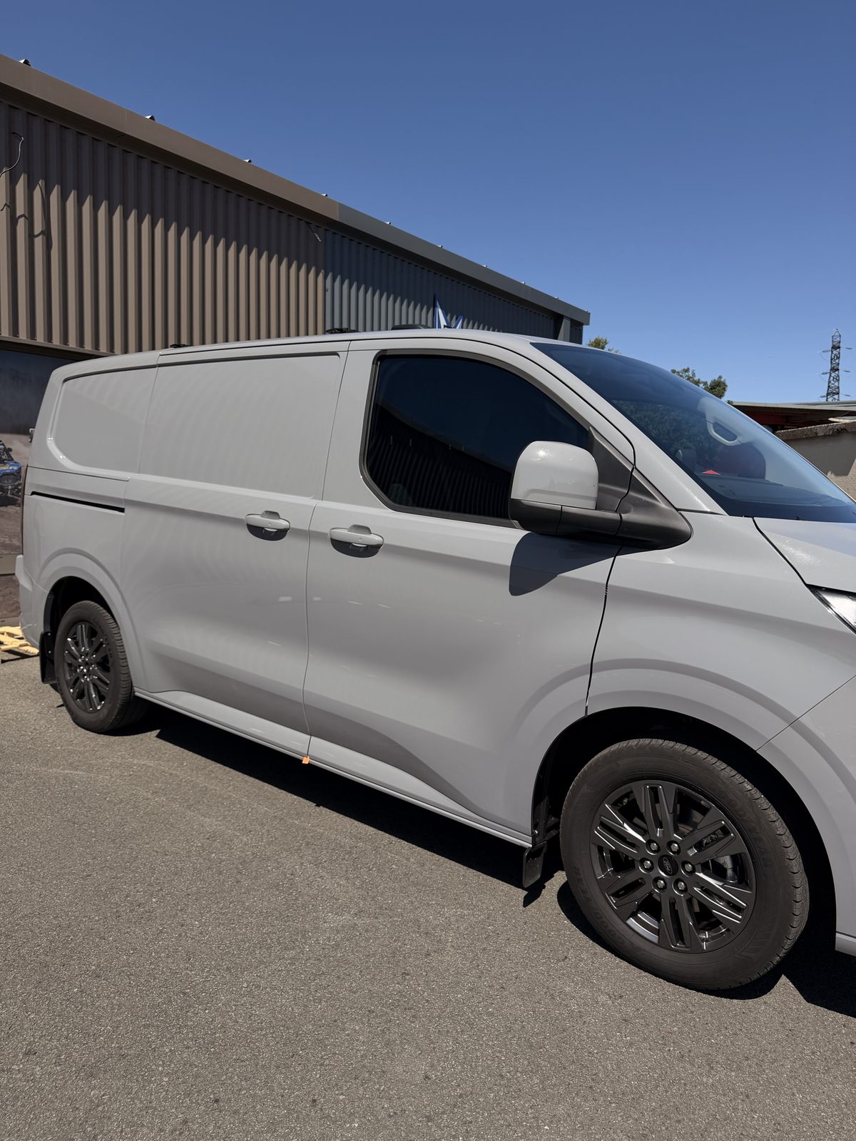 Ford Transit Custom — vitres teintées sur utilitaire, pose Skinwraps Loire