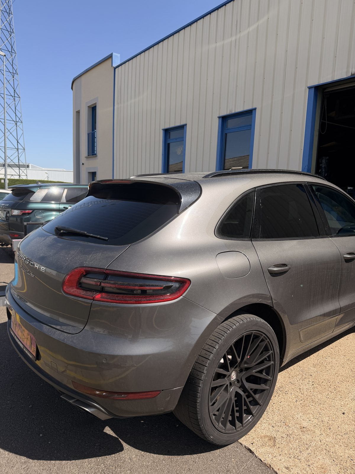 Porsche Macan — vitres teintées arrière posées par Skinwraps Loire